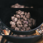 Kazan Schwenktopf Gusseisen Kasan Deckel-Bratpfanne Campingtopf Kessel