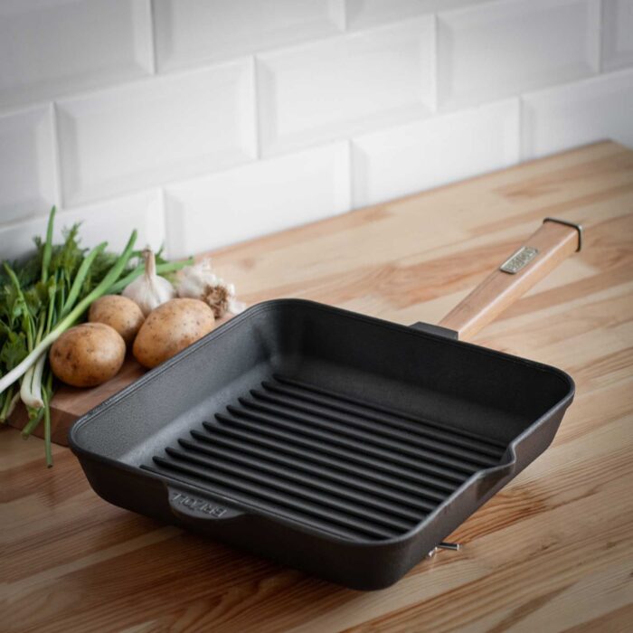 Grillpfanne 28 / 26 cm Gusseisen Holzgriff Bratpfanne Pfanne Feuerpfanne Induktion