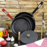 set000855_4-Grillpfanne-Gusseisen-mit-Pressdeckel-Induktion-Holzgriff-Bratpfanne-Pfanne-Feuerpfanne