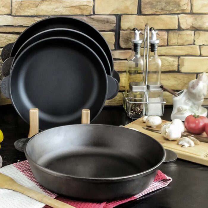 set000849_12_Gusseisenpfanne_Deckel-Bratpfanne_Gusseisen_Brater_Schmortopf_zwei_Griffe_Servierpfanne_kaufen