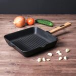 Grillpfanne 28 / 26 cm Gusseisen Holzgriff Bratpfanne Pfanne Feuerpfanne Induktion